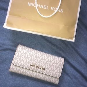 Michael Kors Wallet (brand new)